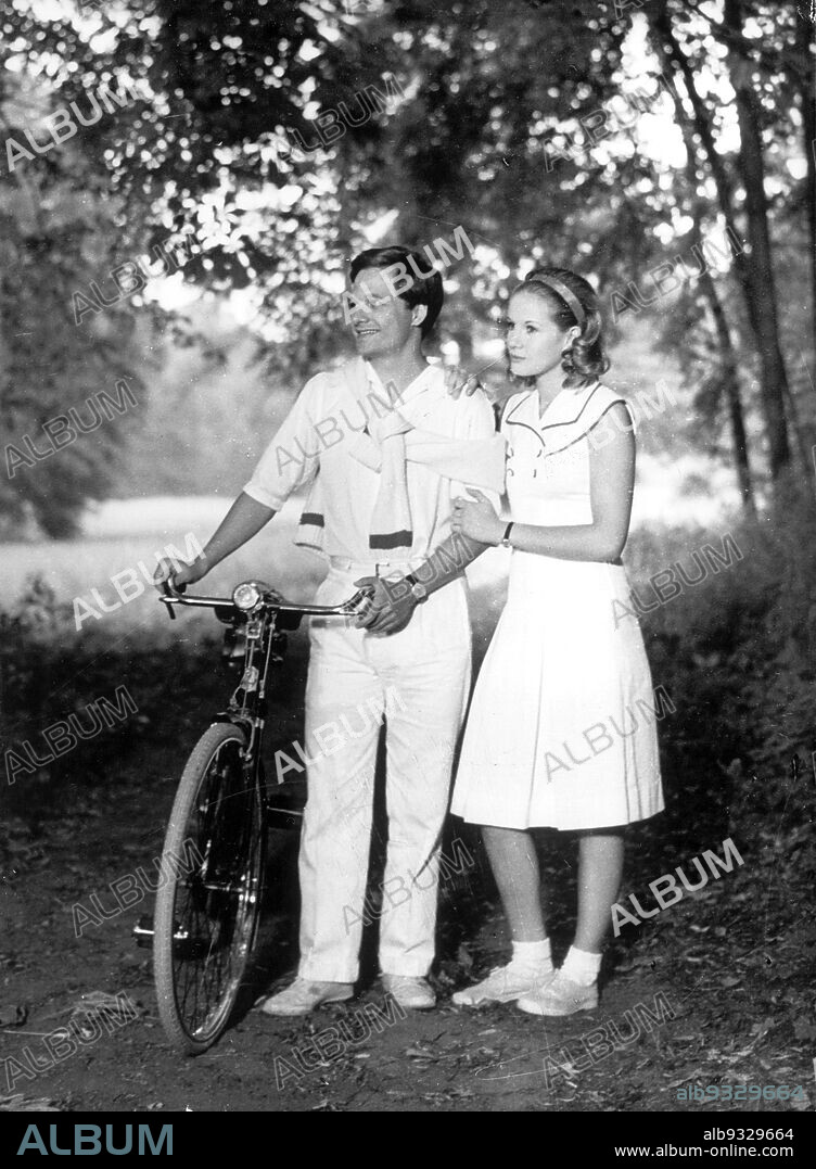 DOMINIQUE SANDA and LINO CAPOLICCHIO in THE GARDEN OF THE FINZI-CONTINIS, 1970 (IL GIARDINO DEI FINZI-CONTINI), directed by VITTORIO DE SICA. Copyright DOCUMENTO FILM/CCC FILMKUNST.