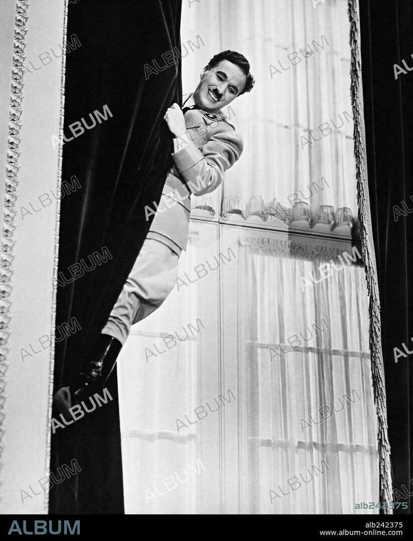 Adolf Hitler y Chaplin. CHARLIE CHAPLIN en EL GRAN DICTADOR, 1940 (THE GREAT DICTATOR), dirigida por CHARLES CHAPLIN. Copyright UNITED ARTISTS.
