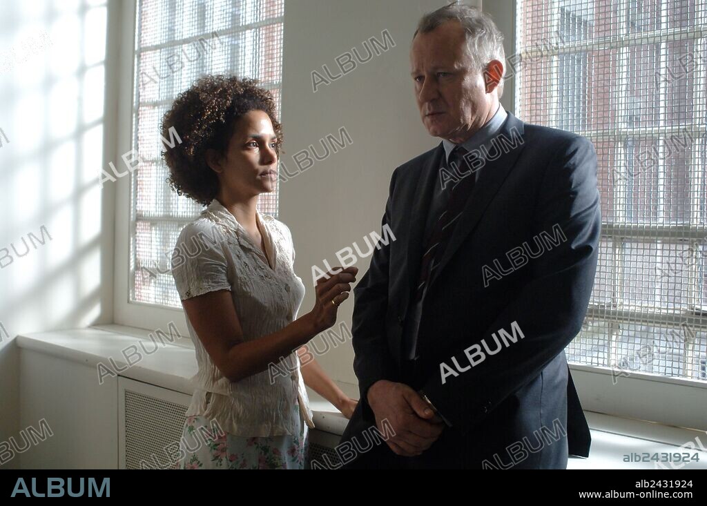 HALLE BERRY and STELLAN SKARSGARD in FRANKIE & ALICE, 2010, directed by GEOFFREY SAX. Copyright REALITY PICTURES IN MOTION.