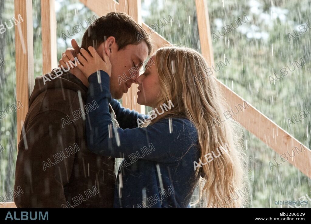 AMANDA SEYFRIED und CHANNING TATUM in DEAR JOHN, 2010, unter der Regie von LASSE HALLSTROM. Copyright RELATIVITY MEDIA/TEMPLE HILL PRODUCTIONS.