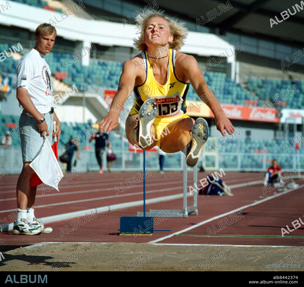 GÖTEBORG 990619 - ERICA JOHANSSON VAR FYRA CENTIMETER FRÅN ATT SLÅ NYTT SVENSKT REKORD I LÄNGDHOPP UNDER DAGENS FRIIDROTTSTÄVLINGAR PÅ ULLEVI.. FOTO: BJÖRN OLSSON. © KAMERAREPORTAGE *** Local Caption *** . Björn Olsson.