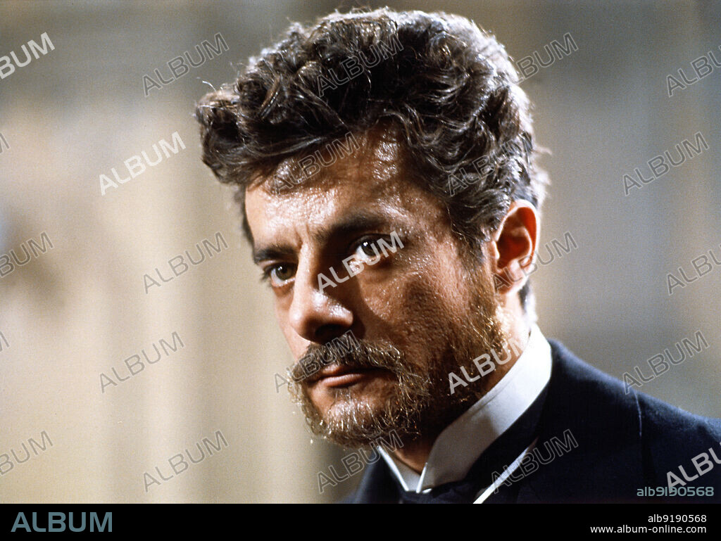 GIANCARLO GIANNINI dans FATTI DI GENTE PERBENE, 1974, réalisé par MAURO BOLOGNINI. Copyright LIRA FILMS.