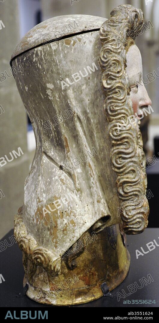 Arte Medieval. Busto relicario con " kruseler" (capucha / cofia) con velo fruncido. Madera de nogal, policromado. Colonia, hacia 1350. Museo Schnütgen. Colonia, Alemania.