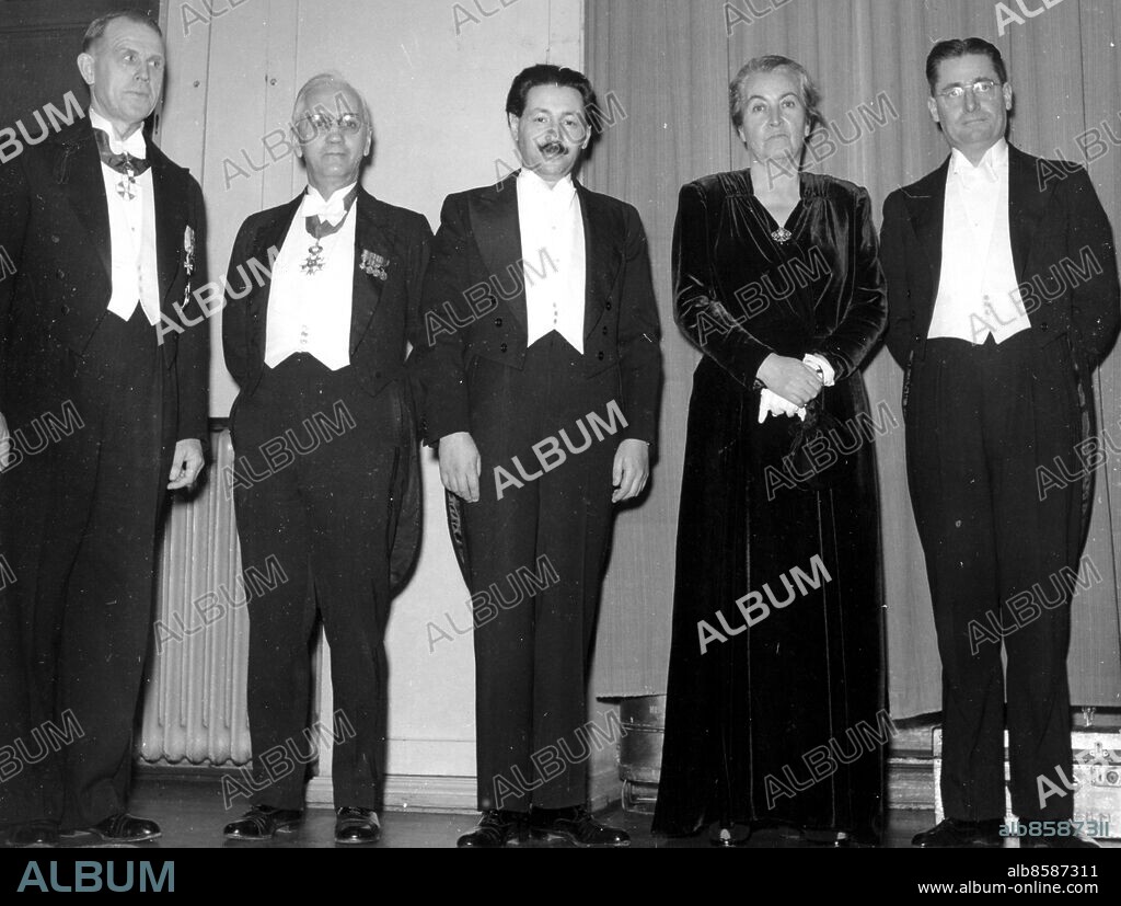 ARKIV 451210 - 1945 års Nobelpristagare: fr v Artturi Virtanen, Alexander Fleming, Ernst B Chain, Gabriela Mistral and Howard Florey.. Foto: TT Kod: 190. COPYRIGHT SCANPIX SWEDEN.