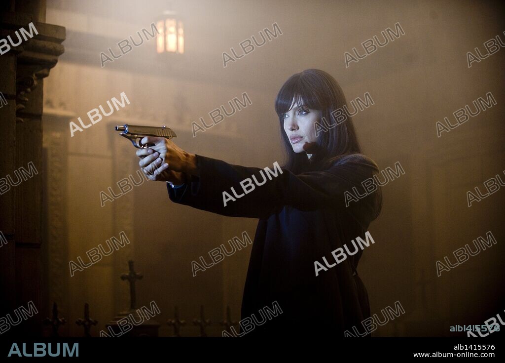 ANGELINA JOLIE in SALT, 2010, directed by PHILLIP NOYCE. Copyright Columbia Pictures/ Di Bonaventura Pictures.