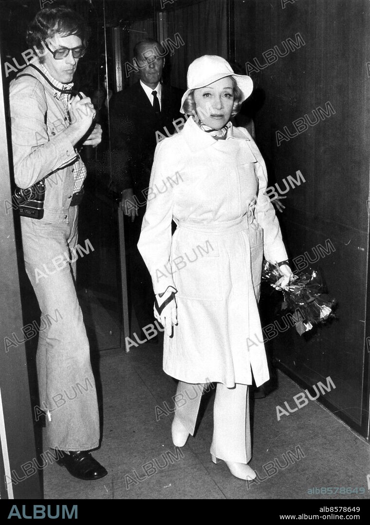 Marlene Dietrich anländer till Malmö oktober 1973. egentligen Maria Magdalena von Losch född 1901. Dietrich Marlene skådespelare Tyskland/USA Situation 1973. (c) Bert Olsson / Sydsvenskan / IBL.