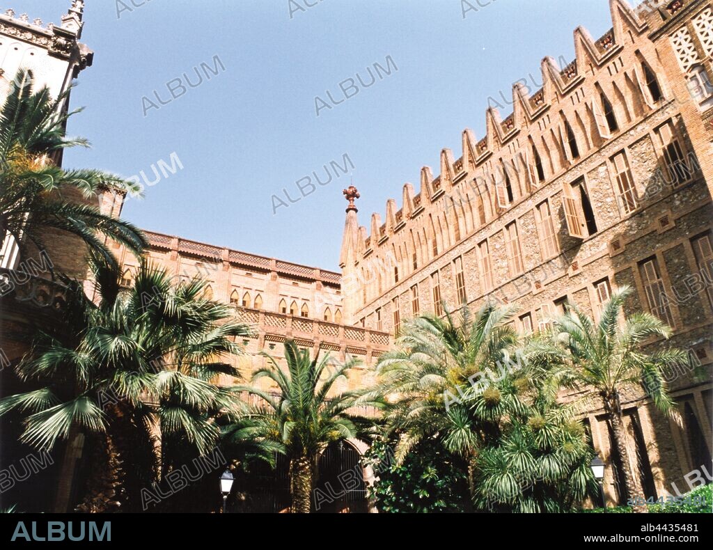 Colegio Teresiano de Barcelona de Antoni Gaudí (Barcelona, 1888-1889), 2002.
