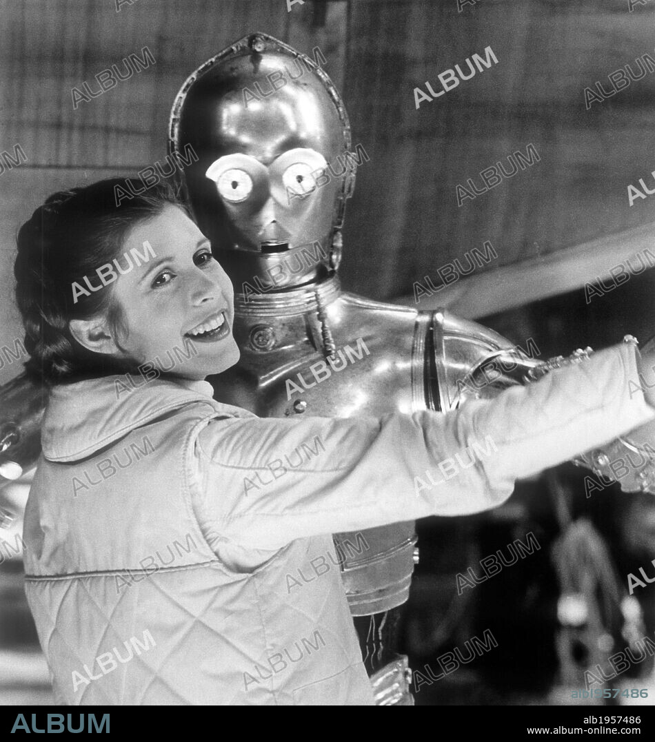 ANTHONY DANIELS y CARRIE FISHER en STAR WARS: EPISODIO V-EL IMPERIO CONTRAATACA, 1980 (STAR WARS: EPISODE V-THE EMPIRE STRIKES BACK), dirigida por IRVIN KERSHNER. Copyright LUCASFILM/20TH CENTURY FOX.