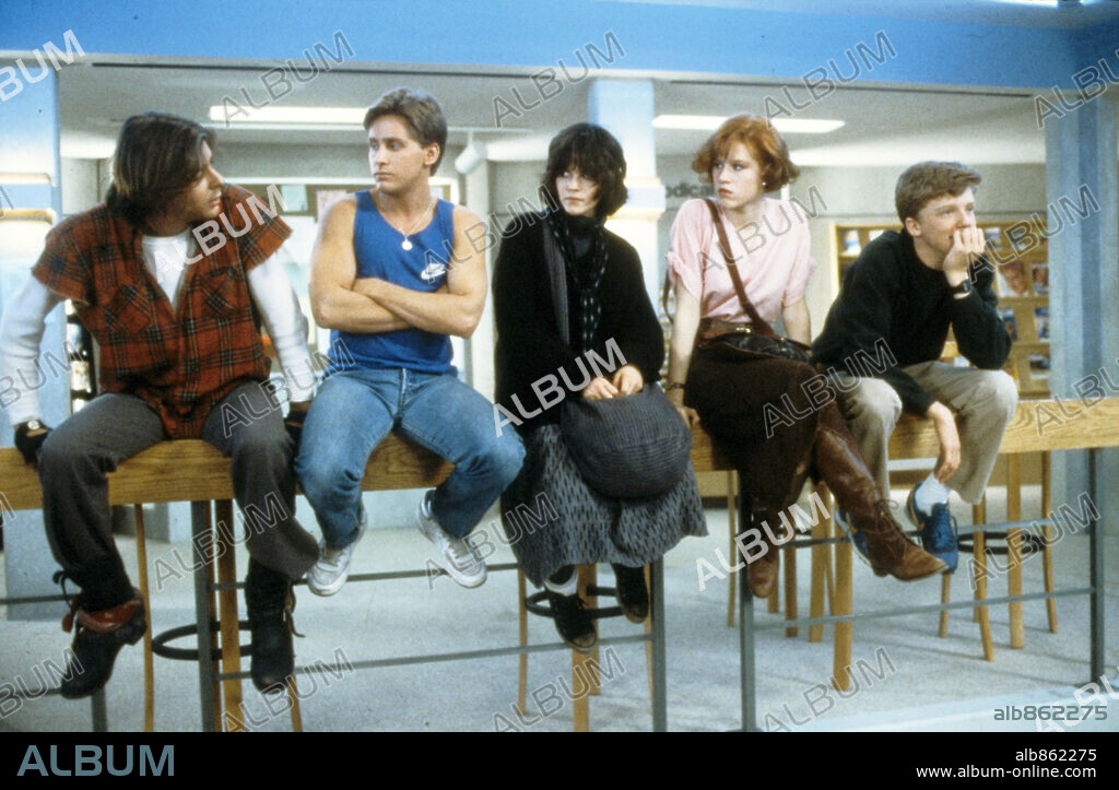 ALLY SHEEDY, ANTHONY MICHAEL HALL, EMILIO ESTEVEZ, JUDD NELSON and MOLLY RINGWALD in THE BREAKFAST CLUB, 1985, directed by JOHN HUGHES. Copyright UNIVERSAL PICTURES.