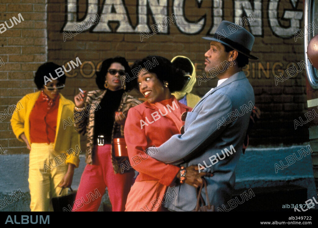 ANGELA BASSETT and LAURENCE FISHBURNE in WHAT'S LOVE GOT TO DO WITH IT, 1993, directed by BRIAN GIBSON. Copyright TOUCHSTONE PICTURES.