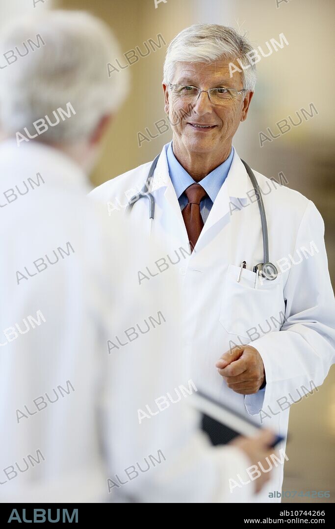 Doctors with stethoscope and tablet in corridor, Onkologikoa Hospital, Oncology Institute, Case Center for prevention, diagnosis and treatment of cancer, Donostia, San Sebastian, Gipuzkoa, Basque Country, Spain.