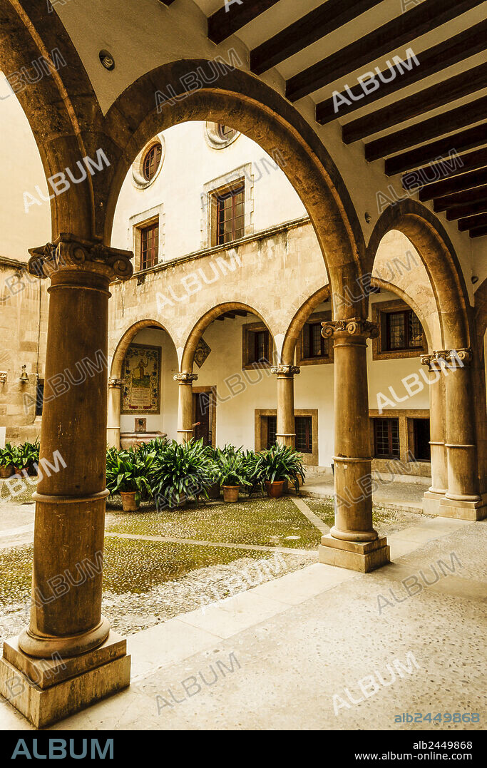 General Luliano Study, former Medieval University of Mallorca - Royal and Pontifical Luliana and Literary University of Mallorca -, Palma, Mallorca, Spain.