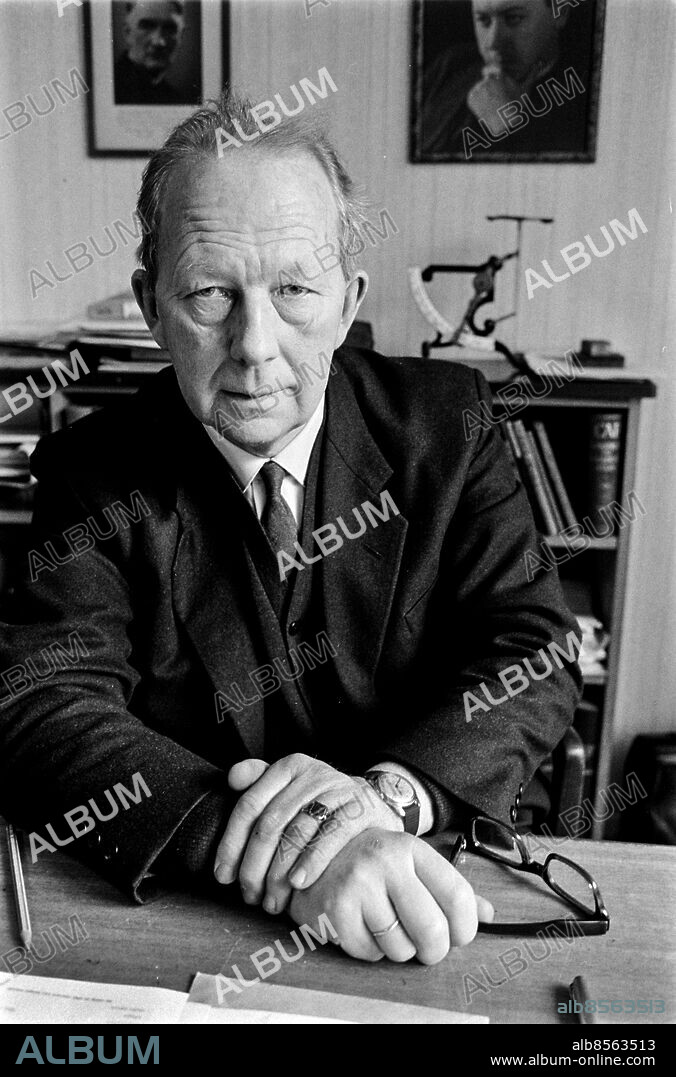 NORGE OSLO 1967-01.. Nils Johan Rud, norsk författare och veckotidningsredaktör.. Foto: Bo-Aje Mellin / RiR / SVT / Kod: 5600. Bild och reportage publ. i RiR 7/67 sid. 10-12, 49 inför ett radioprogram.. RiR 18422 sv/v neg.