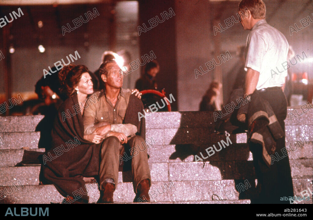 FAYE DUNAWAY, PAUL NEWMAN et STEVE MCQUEEN dans THE TOWERING INFERNO, 1974, réalisé par IRWIN ALLEN et JOHN GUILLERMIN. Copyright 20TH CENTURY FOX/WARNERS.