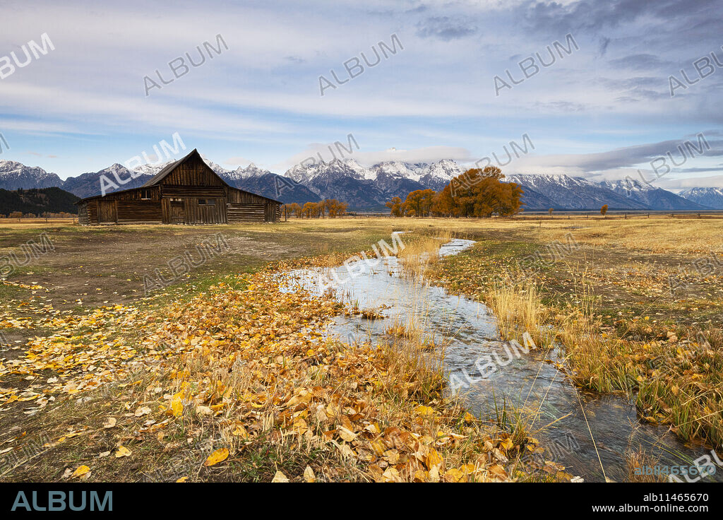 Mormon Row and Teton Range, Grand Teton National Park, Wyoming, United States of America, North America.