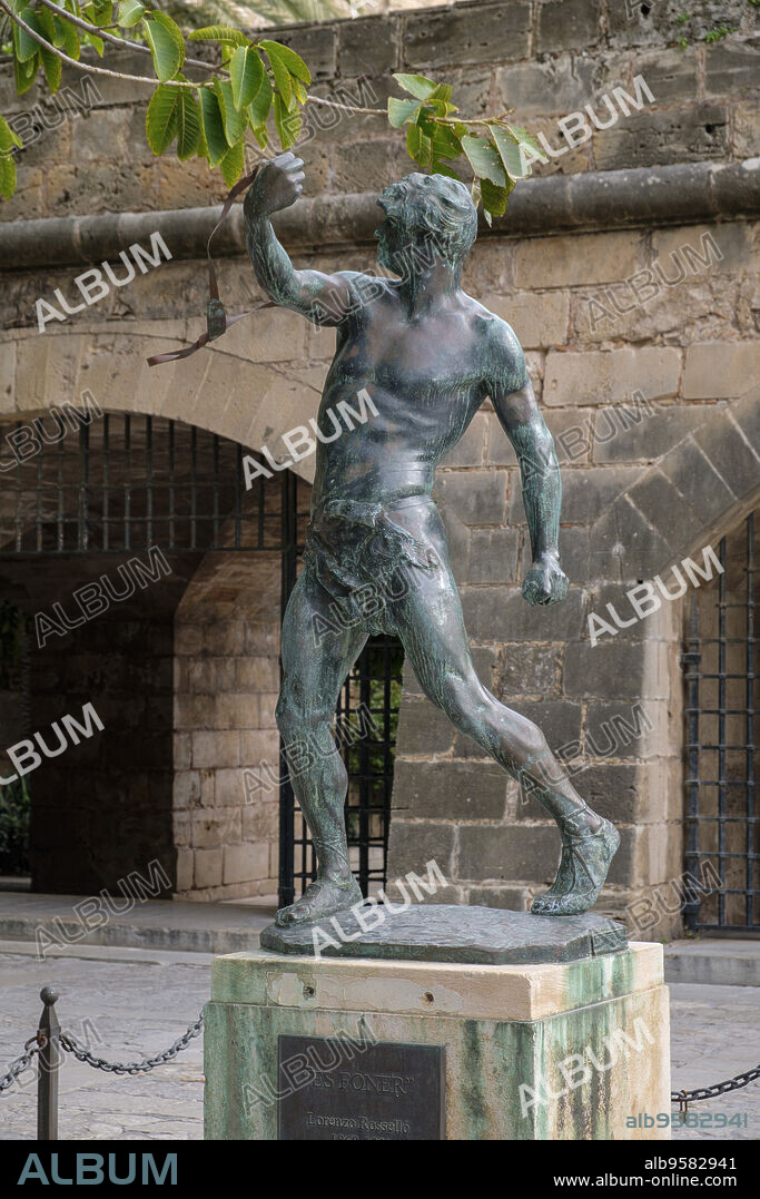 Es Foner, Llorenç Rosselló, 1898, Bronce. , S'Hort del Rei, Palma, Mallorca, balearic islands, Spain.