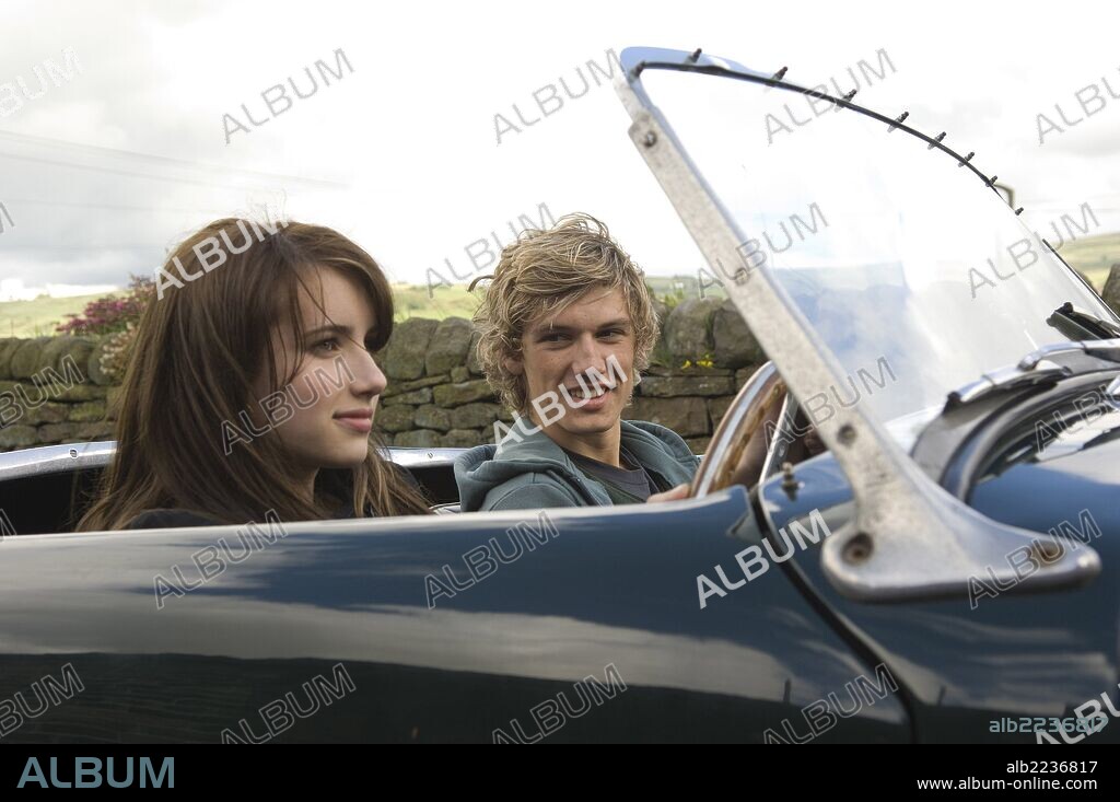 ALEX PETTYFER und EMMA ROBERTS in WILD CHILD, 2008, unter der Regie von NICK MOORE. Copyright UNIVERSAL PICTURES.