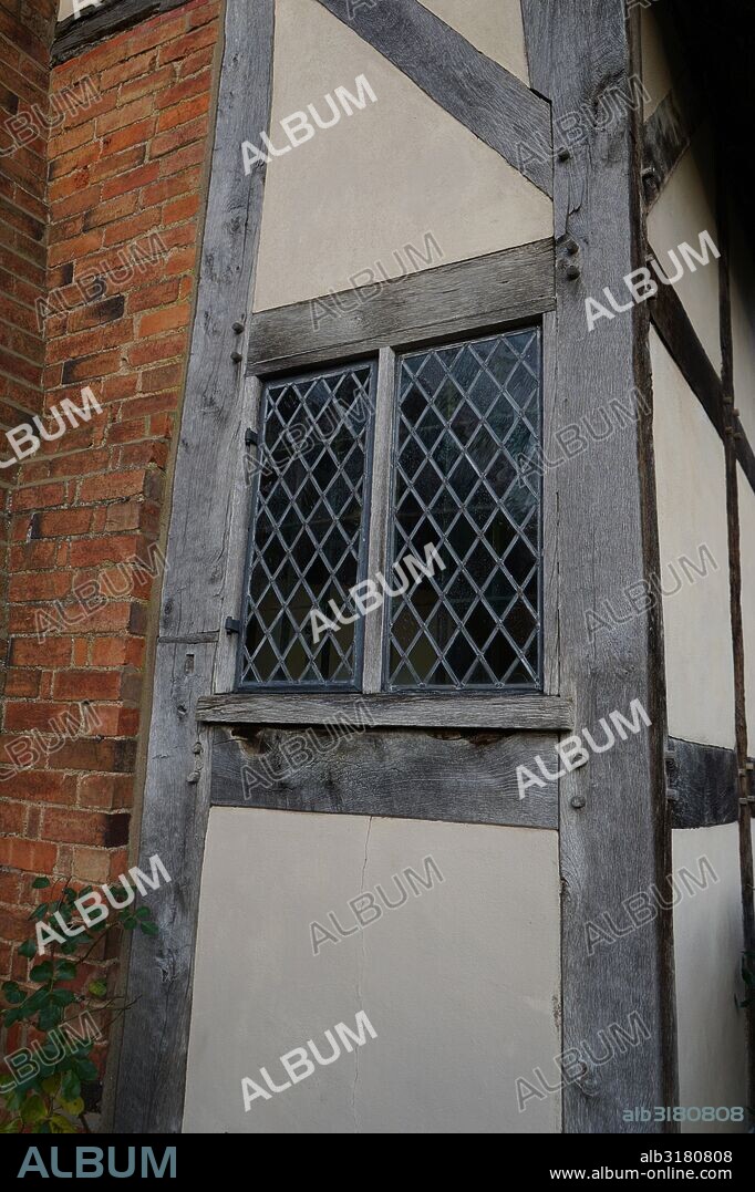 leaded window at Anne Hathaway's Cottage, where Anne Hathaway, the wife of William Shakespeare, lived as a child. Stratford-upon-Avon, England. The earliest part of the house was built prior to the 15th century; the higher part is 17th century.