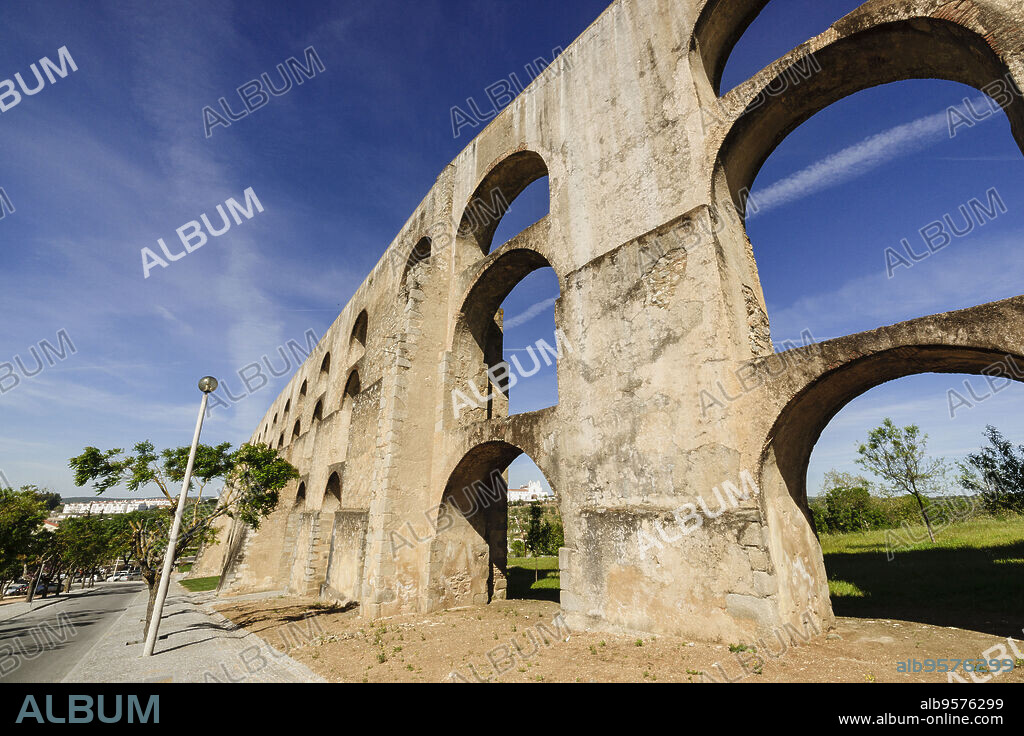acueducto de Amoreira,siglos XVI-XVII, monumento nacional, freguesia de Sao Bras e Sao Lourenço, municipio de Elvas, Alentejo, Portugal, europa.