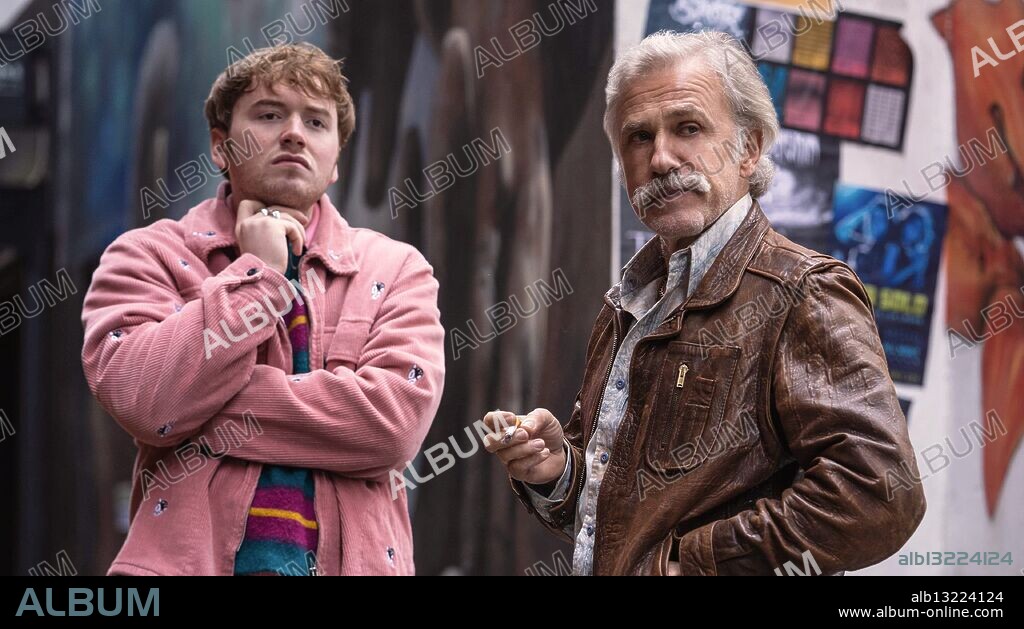 CHRISTOPH WALTZ et COOPER HOFFMAN dans OLD GUY, 2024, réalisé par SIMON WEST. Copyright 23ten / Dark Castle Entertainment / (HFG).