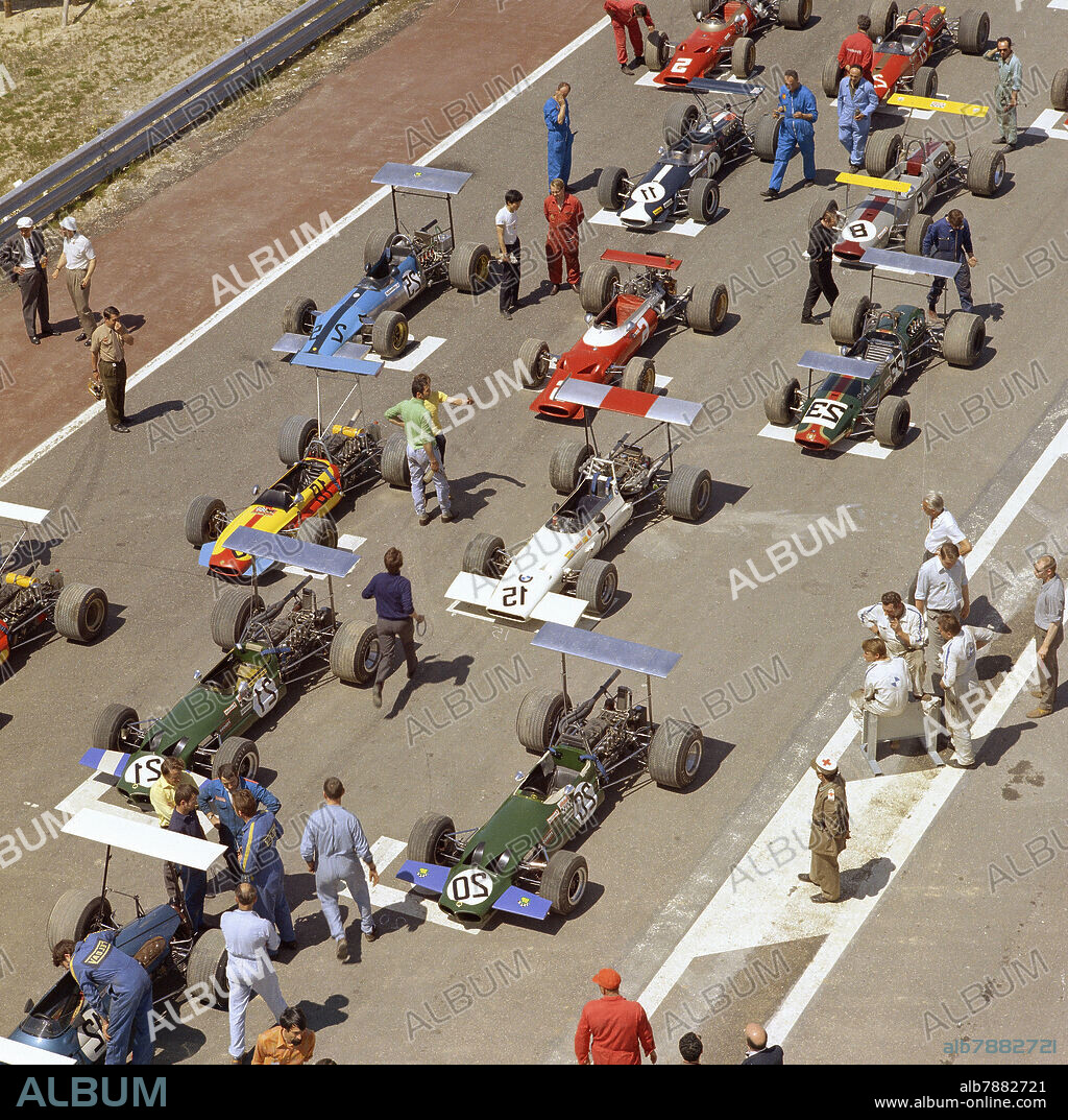 PARRILLA DE SALIDA DE FORMULA 2 - FOTO AÑOS 60.