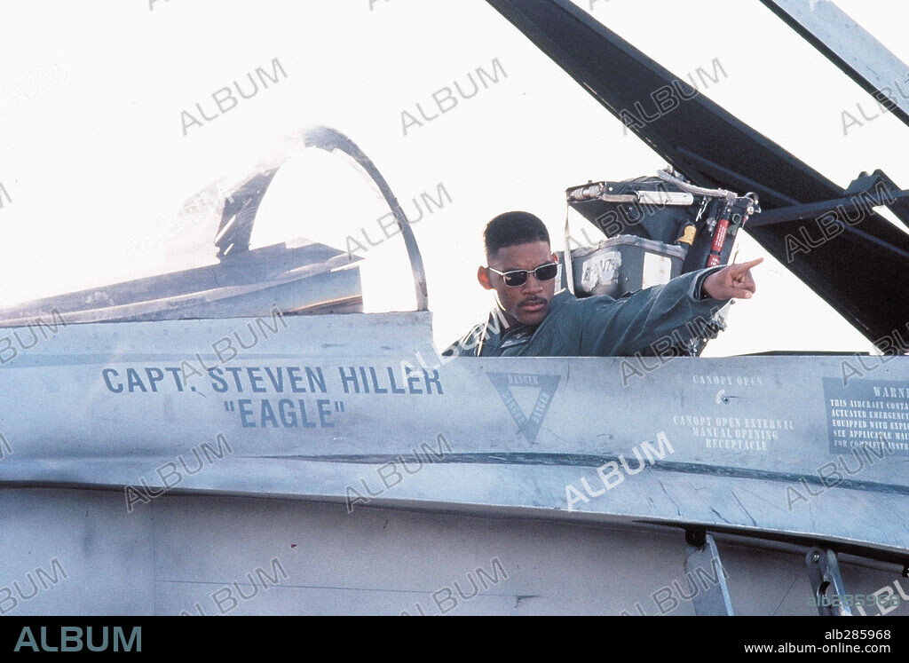 WILL SMITH in INDEPENDENCE DAY, 1996, directed by ROLAND EMMERICH. Copyright 20TH CENTURY FOX.