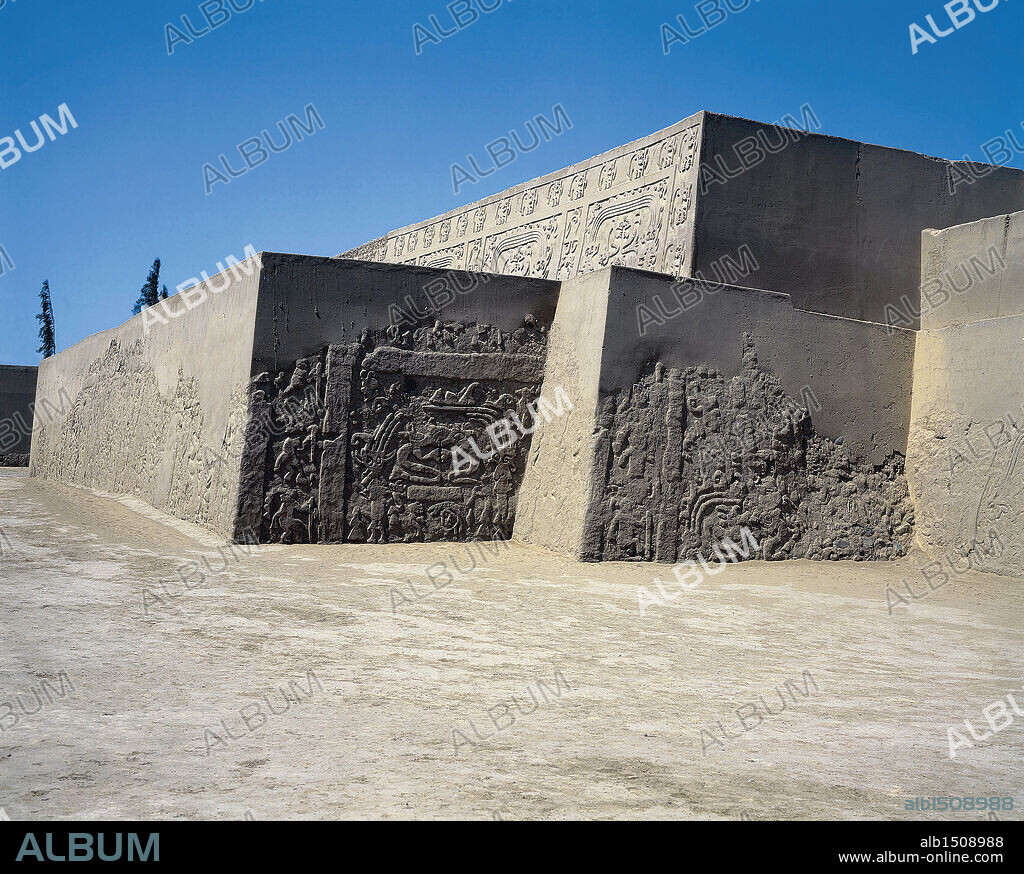 Peru, Chan Chan archaeological site, Huaca Dragon pyramidal, adobe temple. 14th century. Pre-Inca civilization. Chimu civilization.