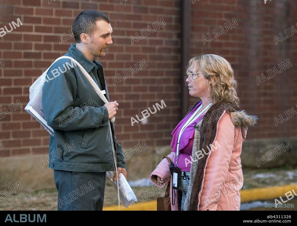 PATRICIA ARQUETTE y PAUL DANO en FUGA EN DANNEMORA, 2018 (ESCAPE AT DANNEMORA), dirigida por MICHAEL TOLKIN. Copyright RED HOUR FILMS/PHOSPHENE.