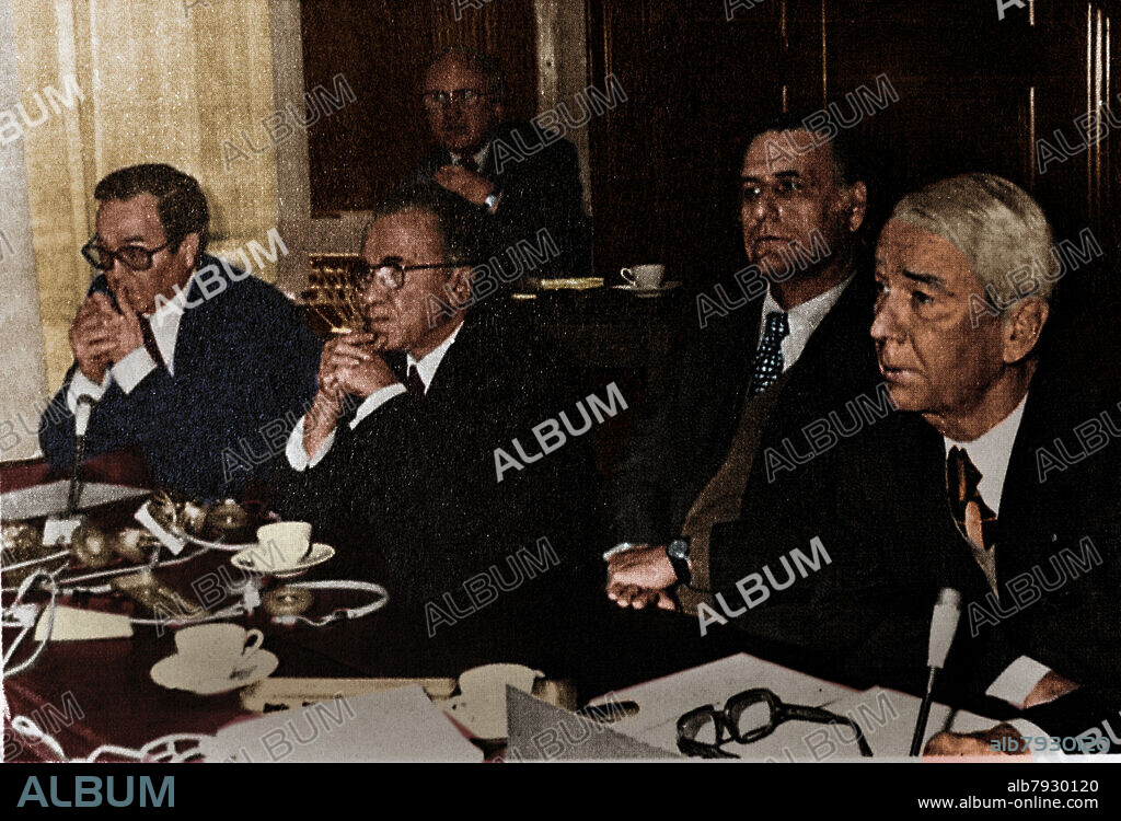 JUNTA DEMOCRATICA DE ESPAÑA EN PARIS, 29 DE JULIO DE 1974, IMPULSADA POR EL PCE PARA CONSTITUIR UN GOBIERNO PROVISIONAL DE TRANSICION A LA DEMOCRACIA.
