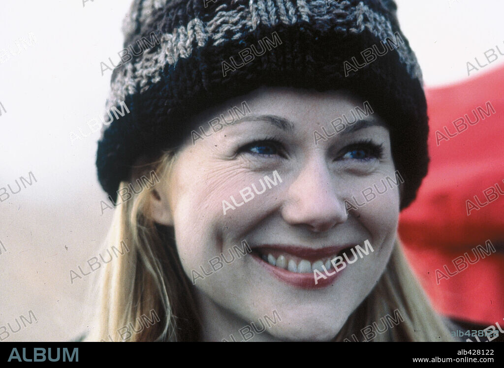 LAURA LINNEY in THE MOTHMAN PROPHECIES, 2002, directed by MARK PELLINGTON. Copyright LAKESHORE ENTERTAINMENT.