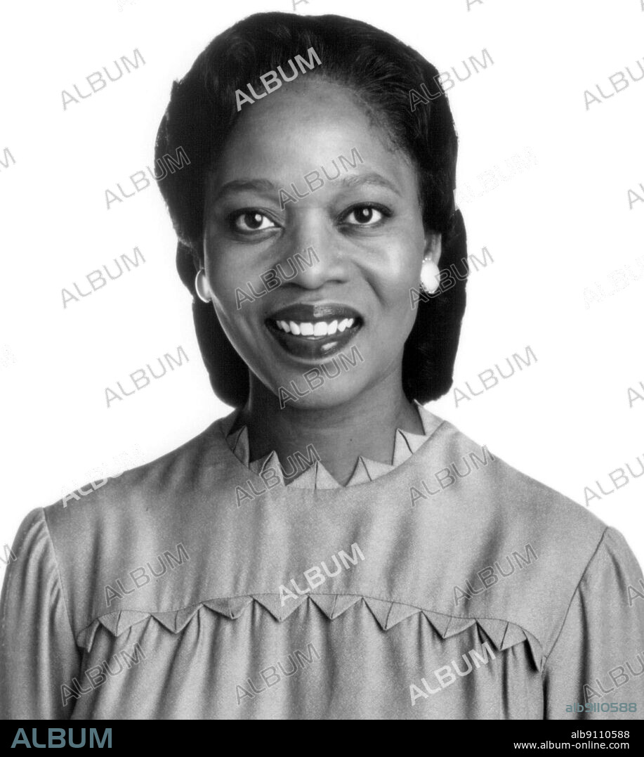 ALFRE WOODARD in HEART AND SOULS, 1993, directed by RON UNDERWOOD. Copyright UNIVERSAL PICTURES.