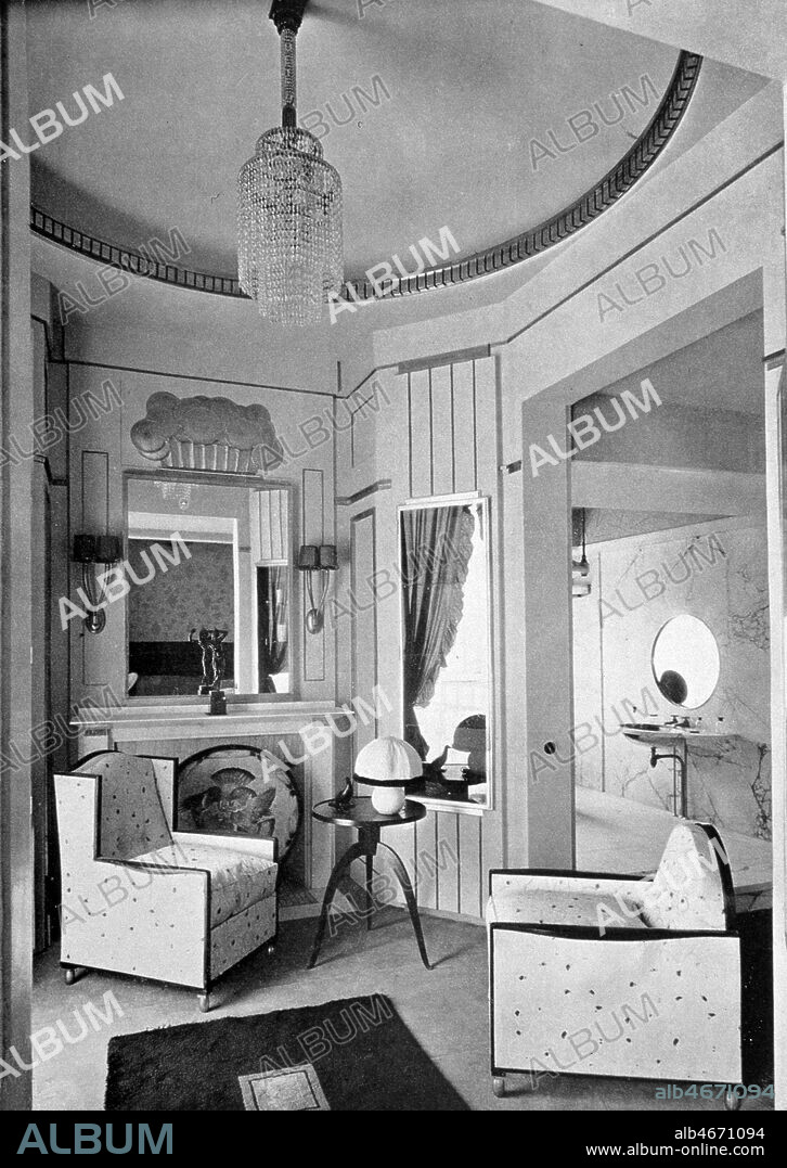 'Hotel du collectionneur' : pavillon entier confie au decorateur RUHLMANN (1879-1933). Vue du boudoir. Photographie publiee dans 'Art et decoration' en 1925, a propos de l'Exposition des Arts Decoratifs. Credit : JEAN VIGNE / KHARBINE-TAPABOR.