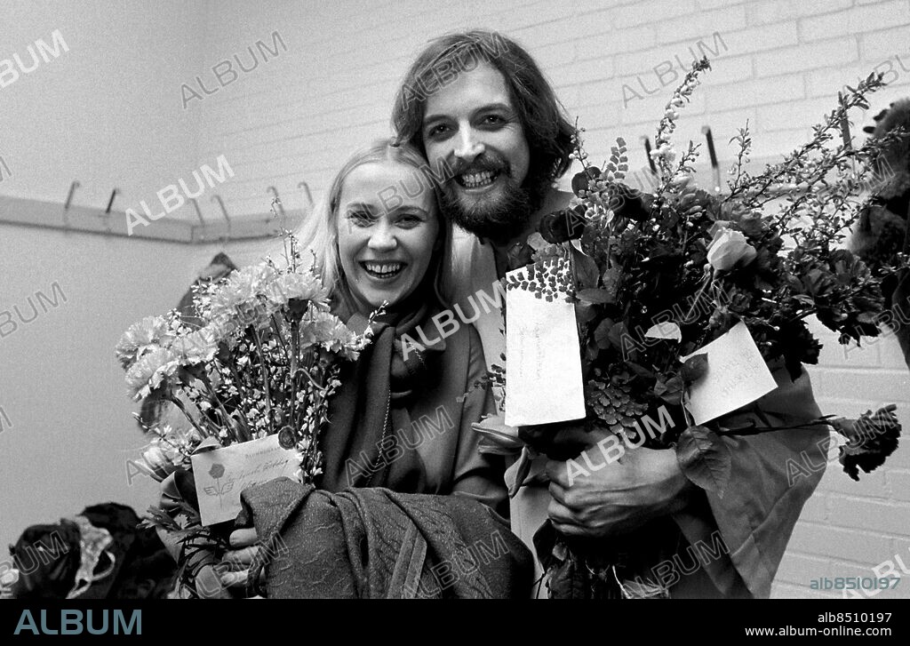 Jesus Christ Superstar i Scandinavium februari 1972. Agnetha Fältskog och Peter Winsnes efter premiären.. Foto: Bror Augustsson ©Kamerareportage *** Local Caption *** . Bror Augustsson.
