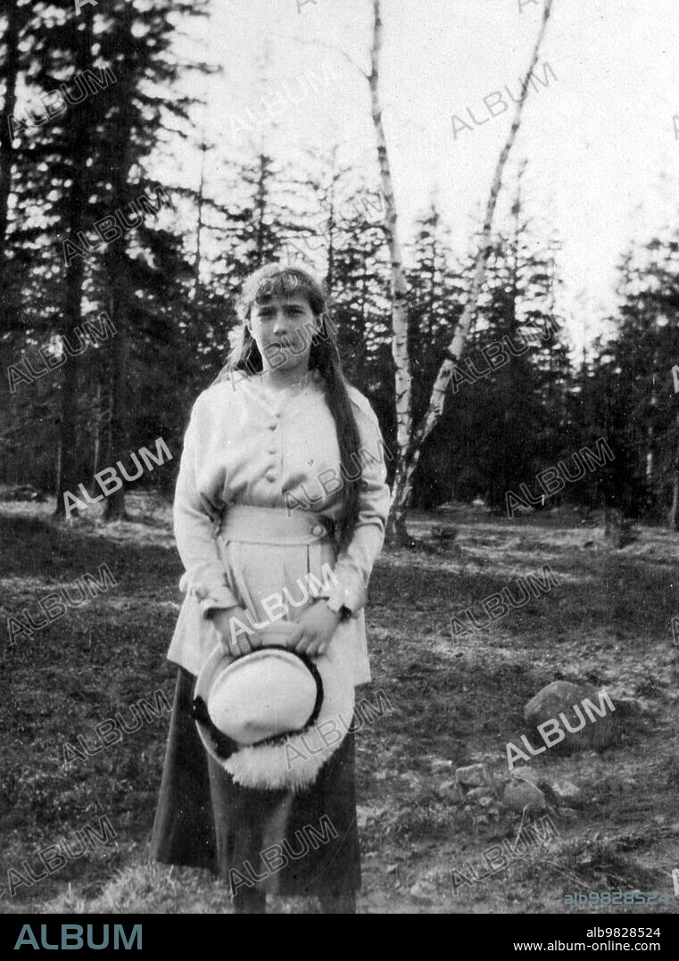 Grand Duchess Anastasia Nikolaevna of Russia in the park of Tsarskoye Selo ca. Spring 1916.