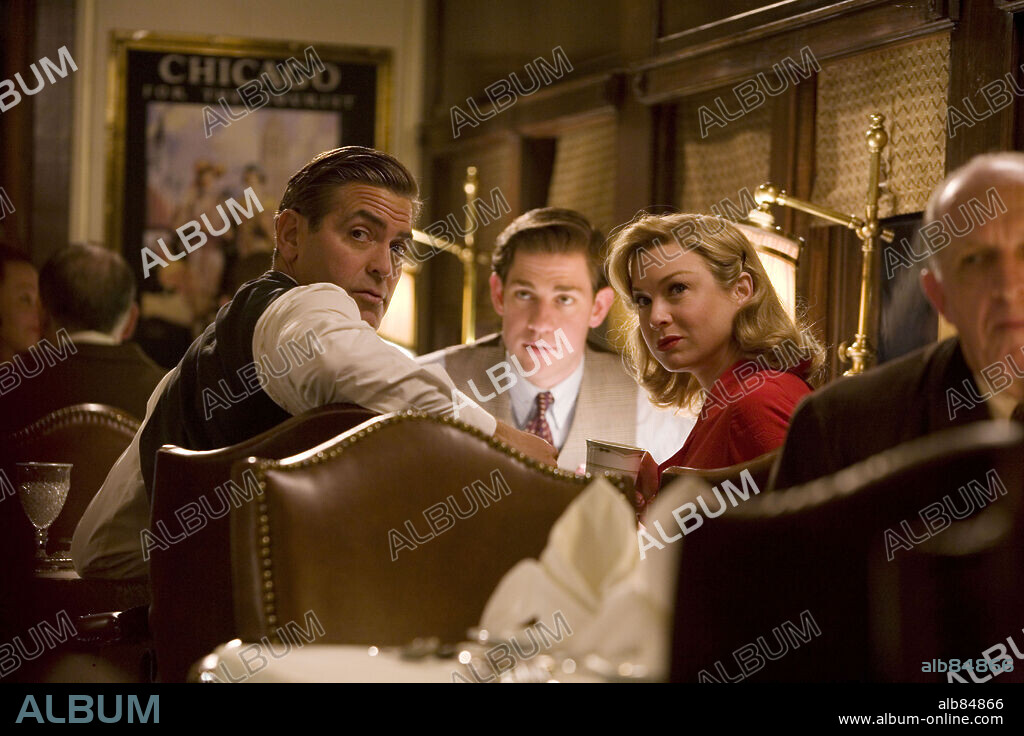 GEORGE CLOONEY, JOHN KRASINSKI und RENEE ZELLWEGER in LEATHERHEADS, 2008, unter der Regie von GEORGE CLOONEY. Copyright CASEY SILVER PRODUCTIONS/OUTLAW PROD/SMOKE HOUSE.