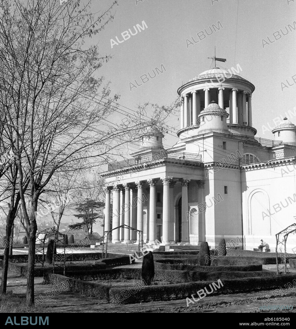 JUAN DE VILLANUEVA. OBSERVATORIO ASTRONOMICO CONSTRUIDO ENTRE 1790 Y 1846 - NEOCLASICISMO ESPAÑOL - FOTOGRAFIA EN BLANCO Y NEGRO - AÑOS 60 -.