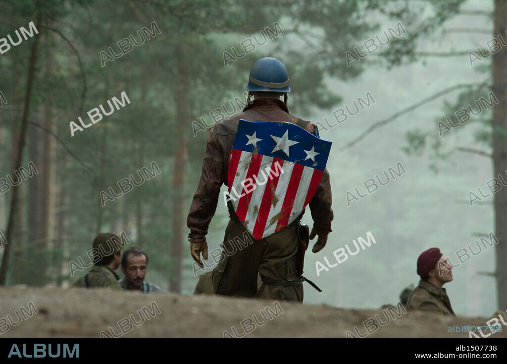 CHRIS EVANS en CAPITAN AMERICA: EL PRIMER VENGADOR, 2011 (CAPTAIN AMERICA: THE FIRST AVENGER), dirigida por JOE JOHNSTON. Copyright MARVEL ENTERPRISES.
