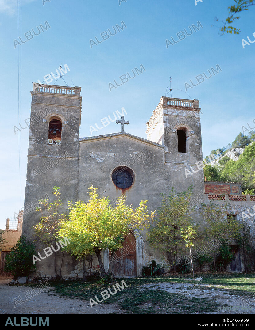 SANTUARIO DE SANT MAGI DE BRUFAGANYA. Construído en el siglo XVII. Vista general del exterior. Alrededores de Santa Perpètua de Gaià. Comarca de la Conca de Barberà. Provincia de Tarragona. Cataluña.