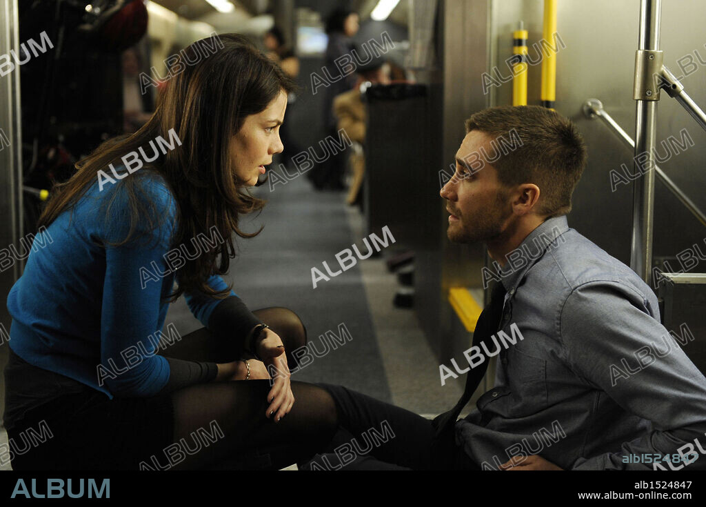 JAKE GYLLENHAAL and MICHELLE MONAGHAN in SOURCE CODE, 2011, directed by DUNCAN JONES. Copyright MARK GORDON COMPANY.