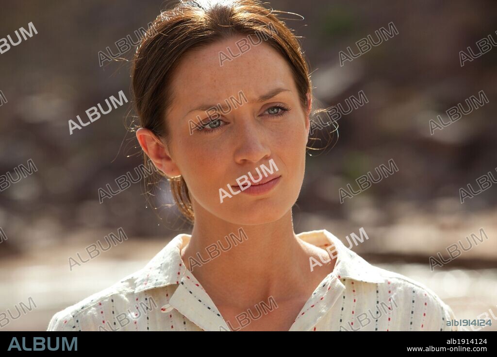 EMILY BLUNT en LA PESCA DEL SALMON EN YEMEN, 2011 (SALMON FISHING IN THE YEMEN), dirigida por LASSE HALLSTROM. Copyright BBC FILMS.