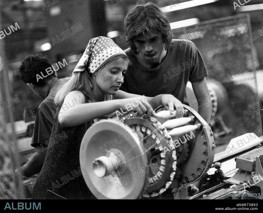 ERZSEBET KUTVOLGYI in RIDDANCE, 1973 (SZABAD LELEGZET), directed by MARTA MESZAROS. Copyright Hunnia Filmstúdió.