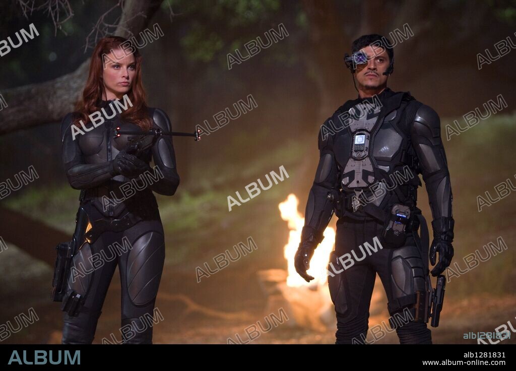 RACHEL NICHOLS and SAID TAGHMAOUI in G. I. JOE: RISE OF COBRA, 2009, directed by STEPHEN SOMMERS. Copyright PARAMOUNT PICTURES.