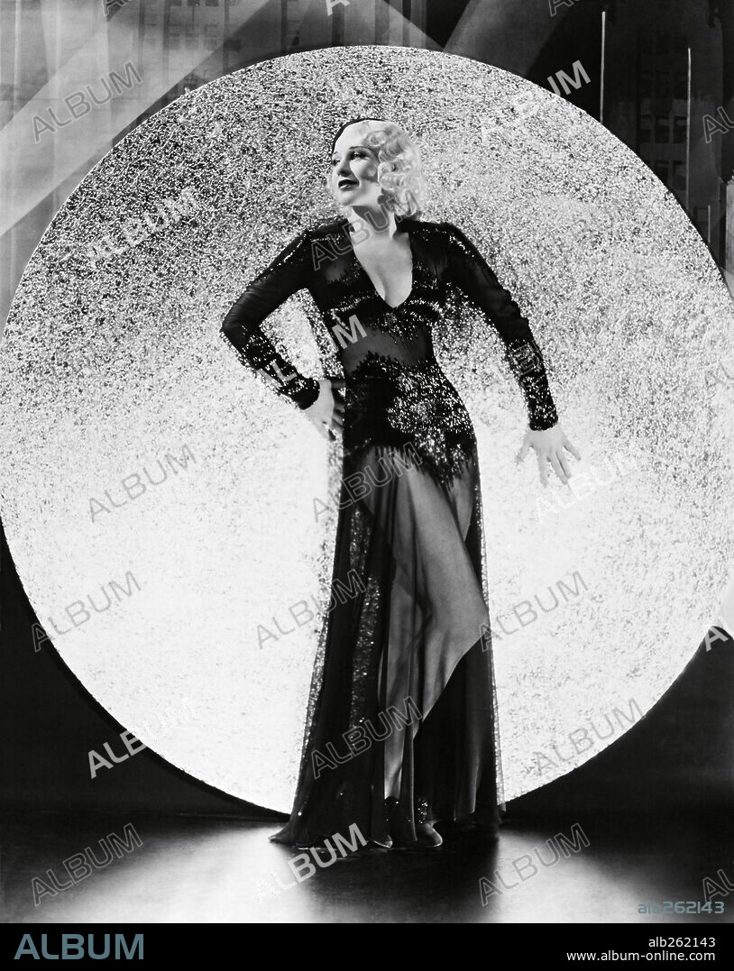 GINGER ROGERS en VAMPIRESAS, 1933 (GOLD DIGGERS OF 1933), dirigida por MERVYN LEROY. Copyright WARNER BROTHERS.