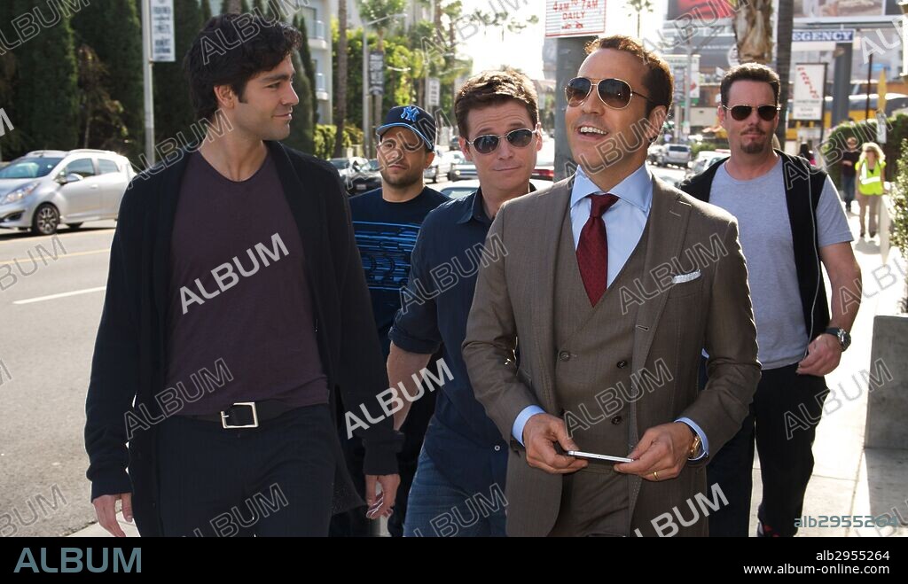ADRIAN GRENIER, JEREMY PIVEN, KEVIN CONNOLLY and KEVIN DILLON in ENTOURAGE, 2015, directed by DOUG ELLIN. Copyright CLOSEST TO THE HOLE PRODUCTIONS/HOME BOX OFFICE/WARNER BROS. / BARIUS, CLAUDETTE.