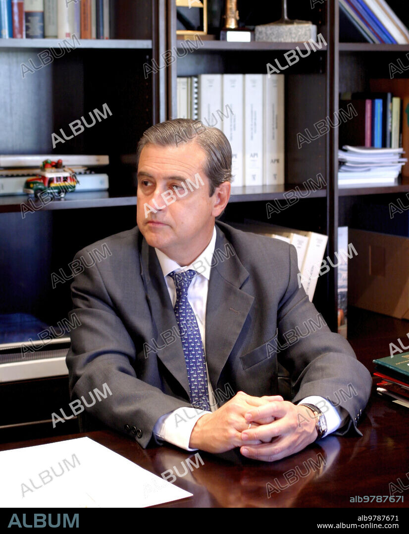 Madrid. 10/07/03. Luis Armada, CEO and vice president of the Emv (municipal Housing company). Photo: José Luis Álvarez.