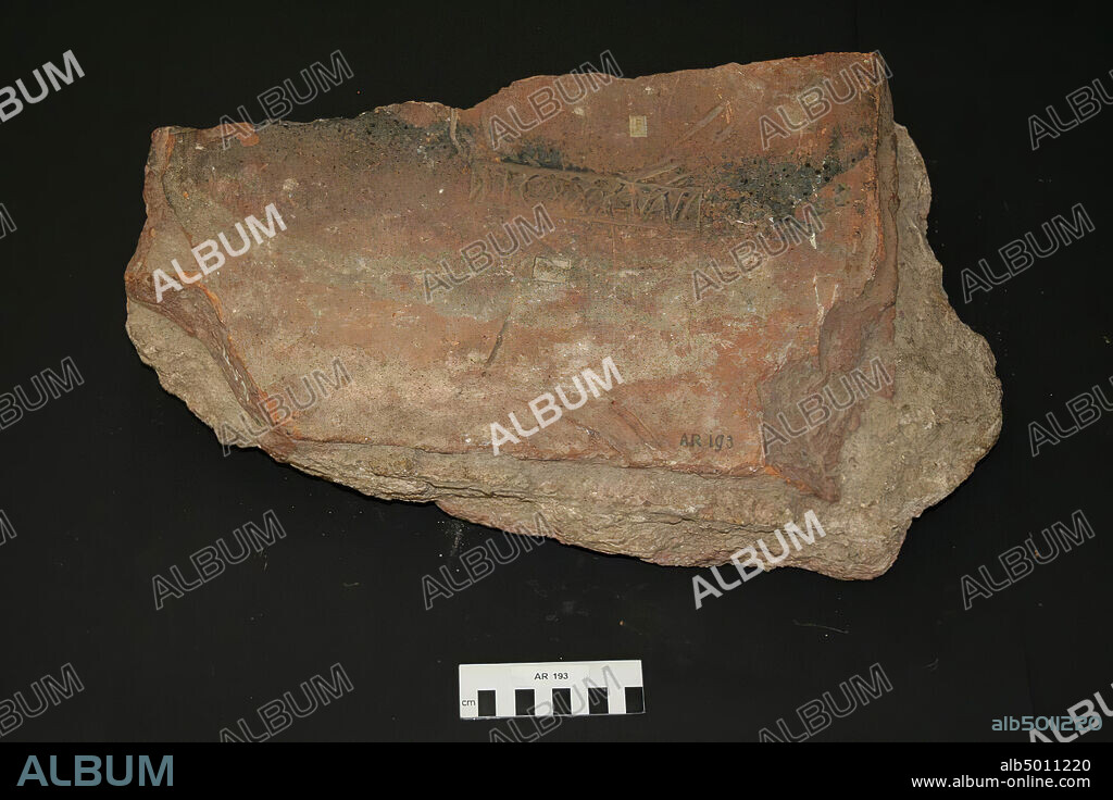 Fragment of a floor stone with thick layer of masonry. The elongated relief stamp:> LEG.XXX.V.V <., Tile, fragment, earthenware, brick, 49 x 30,5 x 10,5 cm, roman, Netherlands, South Holland, Leidschendam-Voorburg, Voorburg, Arentsburg.