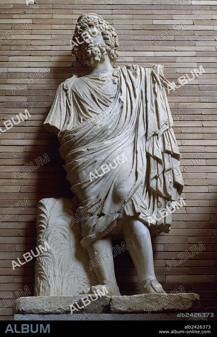 PLUTON, el HADES griego. Dios de ultratumba. Escultura romana. Siglo II. Procedente del Teatro romano de Mérida. Mármol. Museo Nacional de Arte Romano. Mérida. Provincia de Badajoz. Extremadura. España.