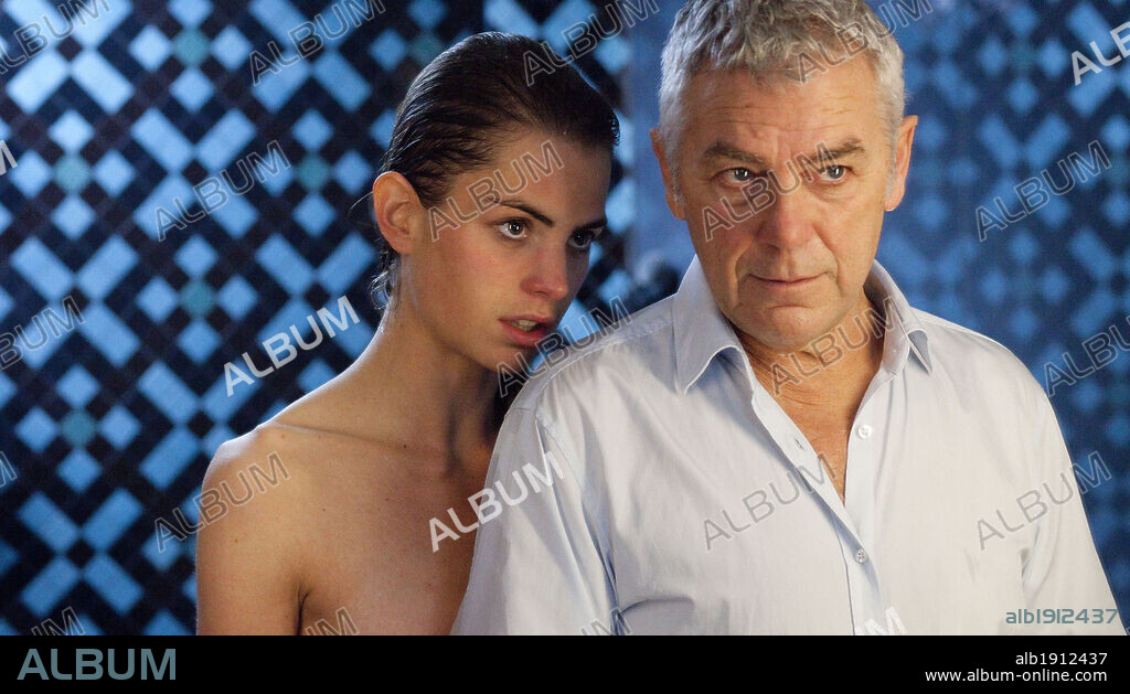 HANNAH HOEKSTRA and HANS DAGELET in HEMEL, 2012, directed by SACHA POLAK. Copyright CIRCE FILMS.