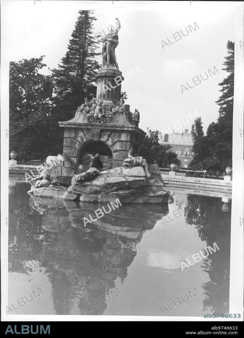 10 octubre 1982. Jardines de Aranjuez. Fuente de hércules y Anteo.