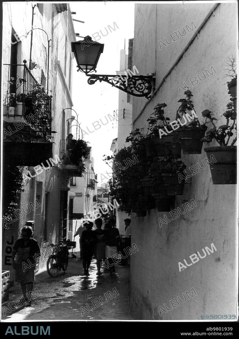 1967. Una Calles de Marbella (Málaga).